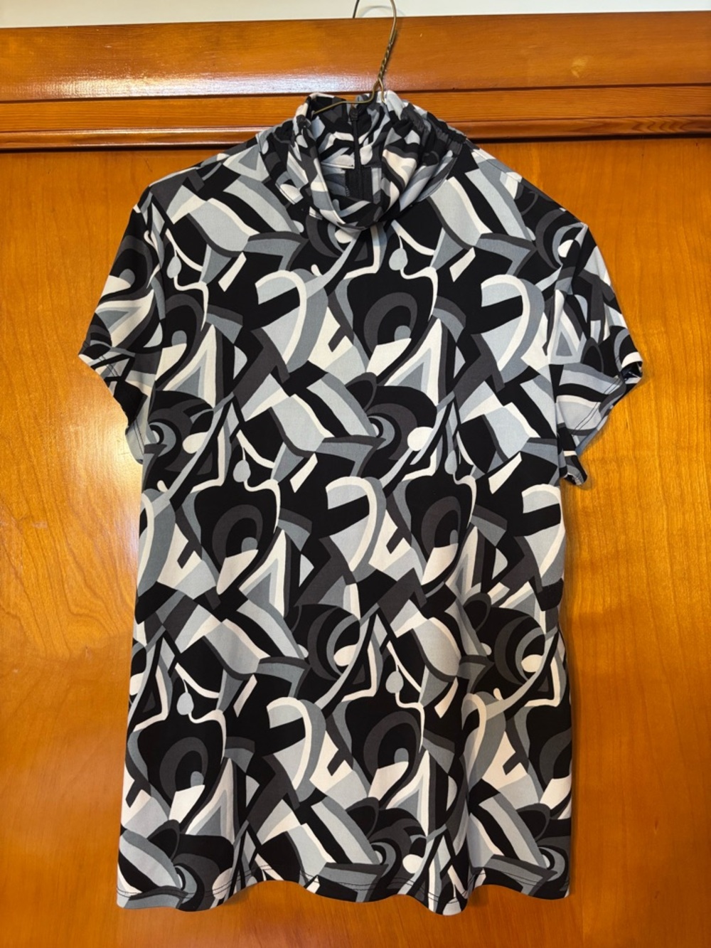 Alfani Black, Gray & White Geometric Short-Sleeve Top